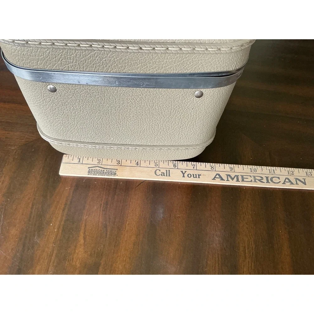 American Tourister Vintage Train Case Tri-Taper Tan Hard Shell Makeup Bag No Key